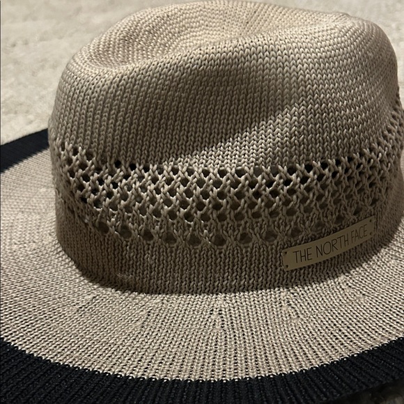 The North Face Packable Beige and Black Wide Brim Hat - Picture 3 of 8